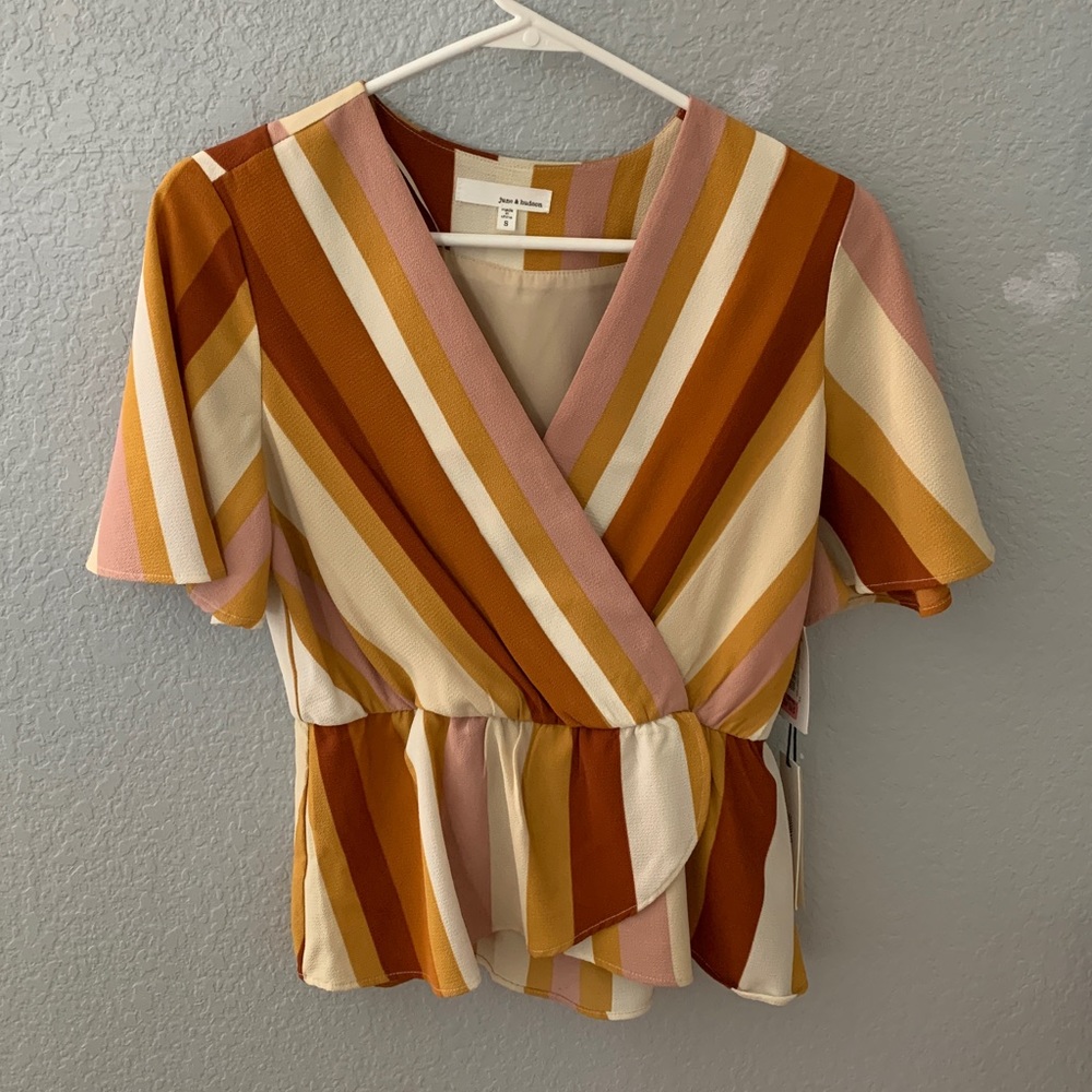 NWT SUPER CUTE TOP